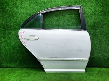 ДВЕРЬ НА TOYOTA AVENSIS AZT250