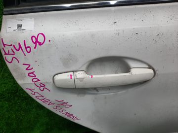 ДВЕРЬ НА TOYOTA AVENSIS AZT250