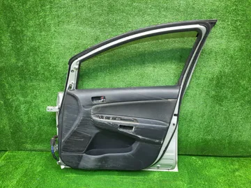 ДВЕРЬ НА TOYOTA WISH ZNE10G
