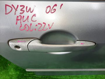 ДВЕРЬ НА MAZDA DEMIO DY3W