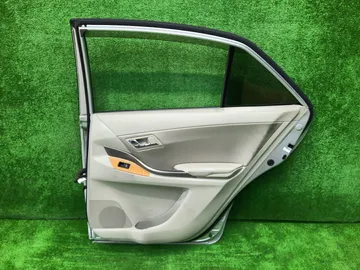 ДВЕРЬ НА TOYOTA PREMIO ZRT260