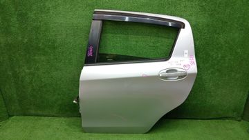 ДВЕРЬ НА TOYOTA VITZ NCP131