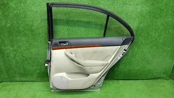 ДВЕРЬ НА TOYOTA AVENSIS AZT250