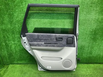 ДВЕРЬ НА NISSAN BASSARA JU30