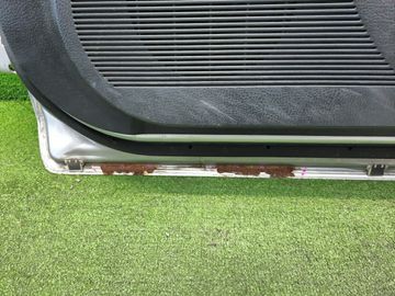 ДВЕРЬ НА MAZDA DEMIO DY5W