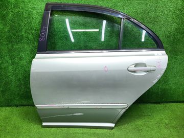 ДВЕРЬ НА TOYOTA AVENSIS AZT250