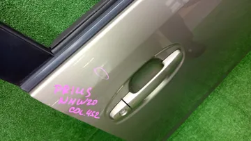 ДВЕРЬ НА TOYOTA PRIUS NHW20