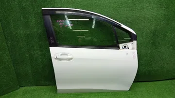 ДВЕРЬ НА TOYOTA VITZ NSP135
