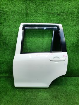 ДВЕРЬ НА MAZDA DEMIO DY5W