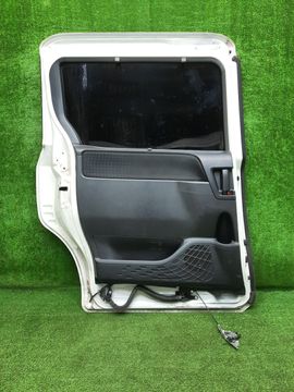 ДВЕРЬ НА TOYOTA VOXY ZWR80G