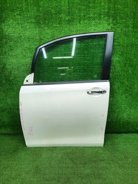 ДВЕРЬ НА TOYOTA VOXY ZWR80G 