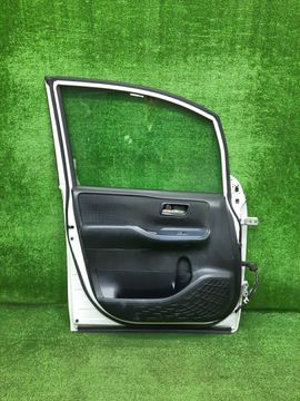 ДВЕРЬ НА TOYOTA VOXY ZWR80G 