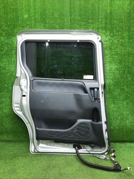 ДВЕРЬ НА TOYOTA VOXY ZWR80G