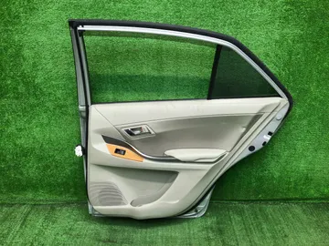 ДВЕРЬ НА TOYOTA PREMIO ZRT265