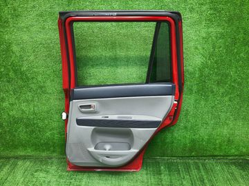 ДВЕРЬ НА MAZDA DEMIO DY5W