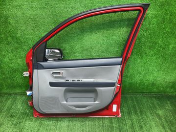 ДВЕРЬ НА MAZDA DEMIO DY5W