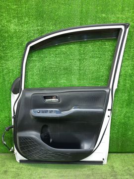 ДВЕРЬ НА TOYOTA VOXY ZRR80