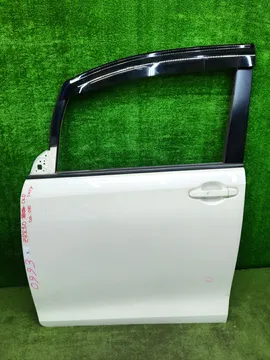 ДВЕРЬ НА TOYOTA VOXY ZRR80