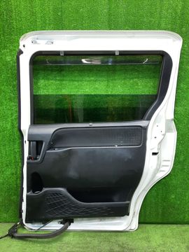ДВЕРЬ НА TOYOTA VOXY ZRR80