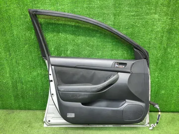 ДВЕРЬ НА TOYOTA AVENSIS AZT250