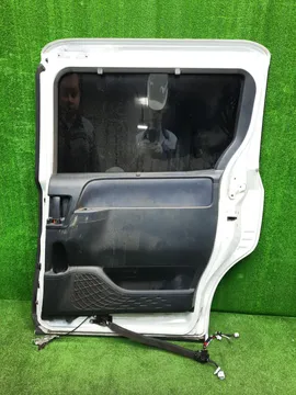 ДВЕРЬ НА TOYOTA NOAH ZRR80