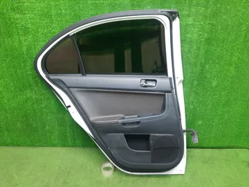 ДВЕРЬ НА MITSUBISHI GALANT FORTIS CY4A