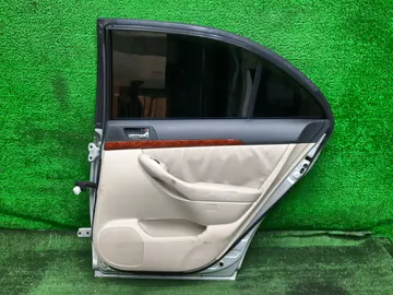 ДВЕРЬ НА TOYOTA AVENSIS AZT251