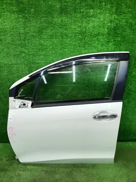 ДВЕРЬ НА TOYOTA VITZ NHP130