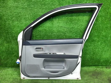 ДВЕРЬ НА MAZDA DEMIO DY3W