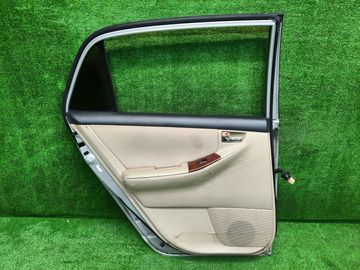ДВЕРЬ НА TOYOTA RUNX NZE121