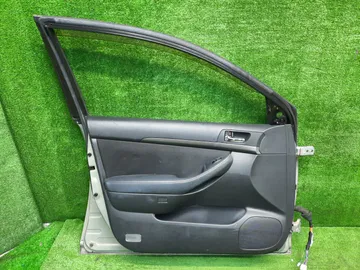 ДВЕРЬ НА TOYOTA AVENSIS AZT250