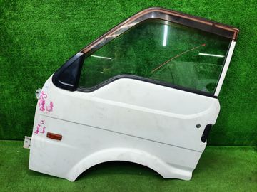 ДВЕРЬ НА MAZDA BONGO SK82L
