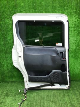 ДВЕРЬ НА TOYOTA VOXY ZRR80G