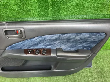 ДВЕРЬ НА TOYOTA CARINA ST215