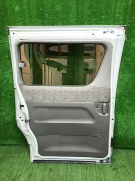 ДВЕРЬ НА NISSAN ELGRAND E50