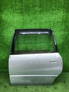 ДВЕРЬ НА TOYOTA IPSUM SXM10G