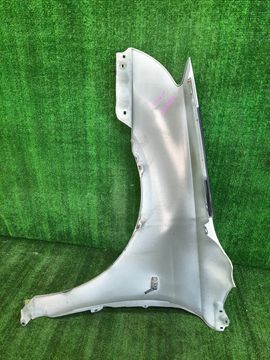 КРЫЛО НА TOYOTA AVENSIS AZT251