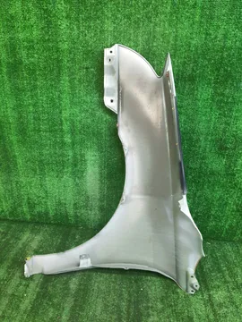 КРЫЛО НА TOYOTA AVENSIS AZT251