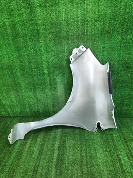 КРЫЛО НА TOYOTA AQUA NHP10
