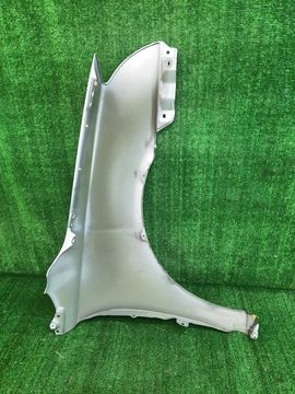КРЫЛО НА TOYOTA AVENSIS AZT251