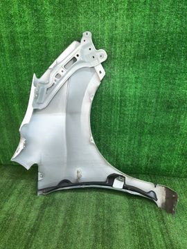 КРЫЛО НА TOYOTA ISIS ZNM10G