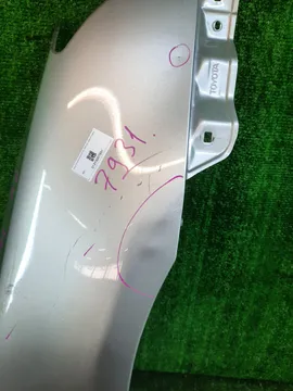 КРЫЛО НА TOYOTA AVENSIS AZT251