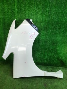 КРЫЛО НА NISSAN SERENA C26