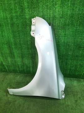 КРЫЛО НА TOYOTA AVENSIS AZT251