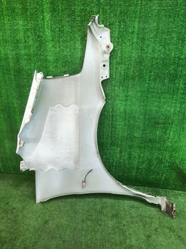 КРЫЛО НА NISSAN SERENA C24