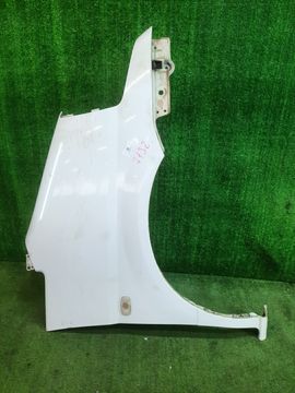 КРЫЛО НА NISSAN SERENA C24