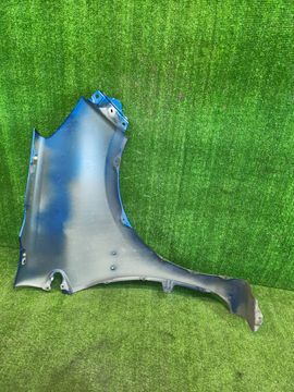 КРЫЛО НА TOYOTA AQUA NHP10