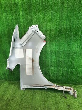КРЫЛО НА NISSAN SERENA C26