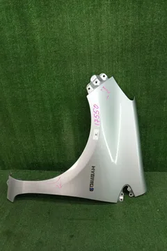 КРЫЛО НА TOYOTA AQUA NHP10
