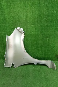 КРЫЛО НА TOYOTA AQUA NHP10